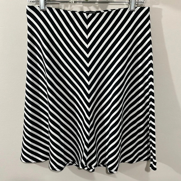 Ann Taylor Petite A-Line Knit Skirt Black and White Diagonal Striped SP - Picture 1 of 9